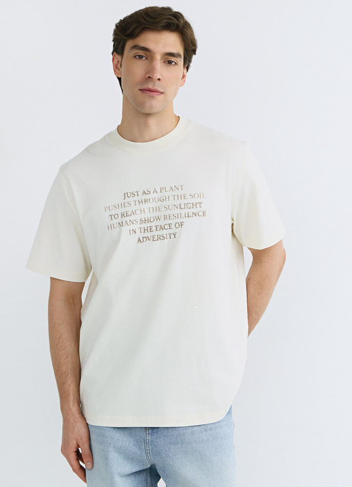 Футболка с принтом и вышивкой