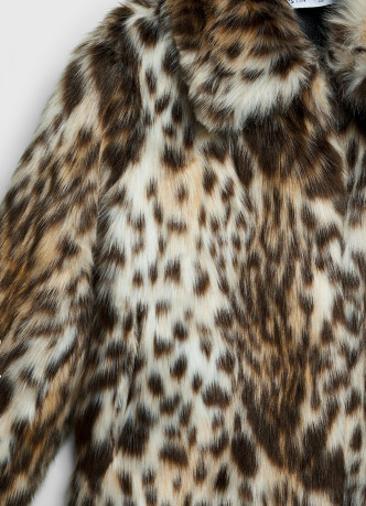 Укороченная шуба из искусственного меха