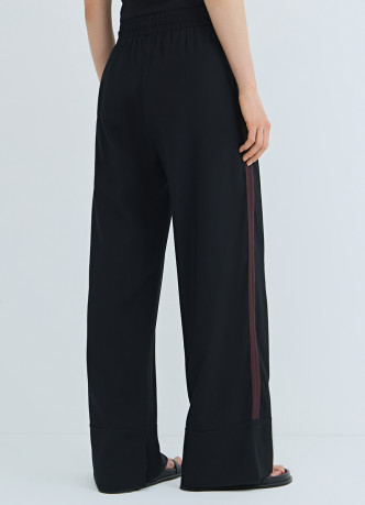 Прямые брюки с лампасами