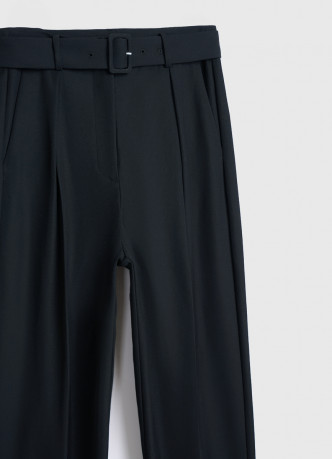 Зауженные брюки с поясом