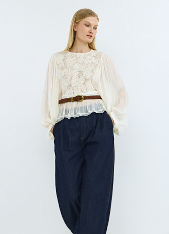 Блузка с обьемным рукавом и вышивкой
