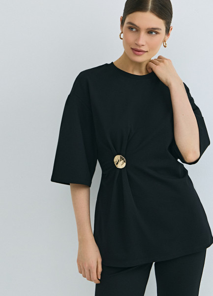 

Футболка с брошью, Черный