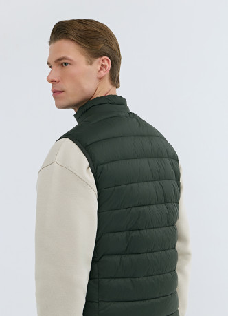 Ультралёгкий жилет с воротником-стойкой