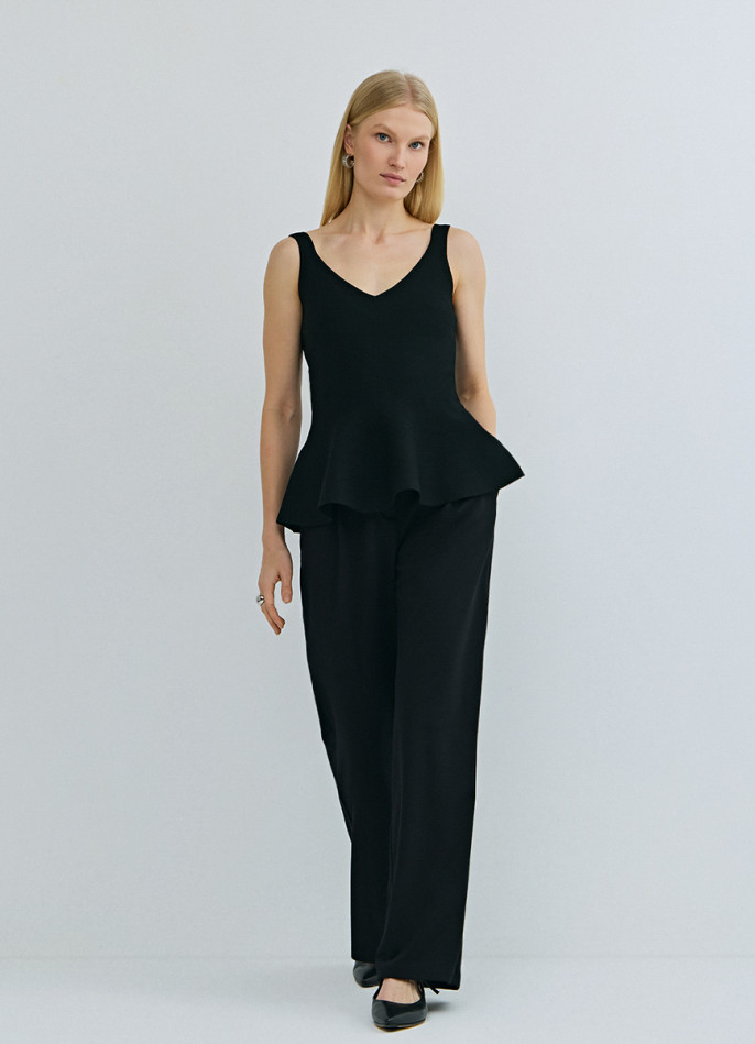 Топ на бретелях с баской