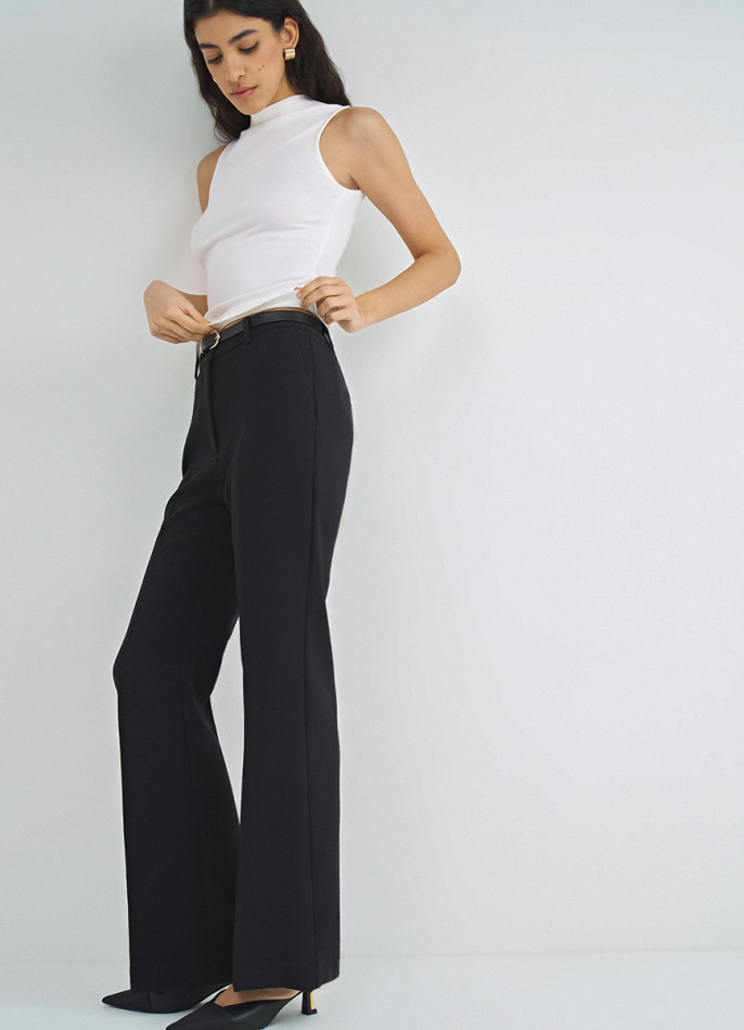 Расклёшенные брюки с ремнём