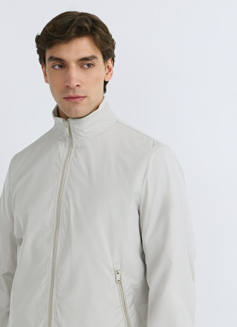 Бомбер с контрастными деталями