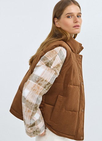 Утеплённый вельветовый жилет