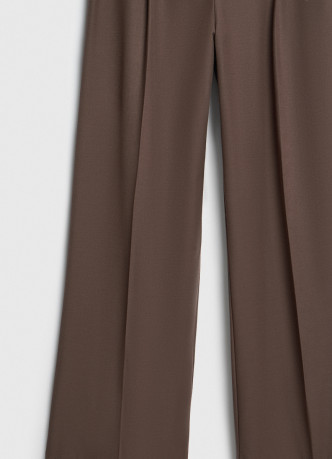 Широкие брюки со складками