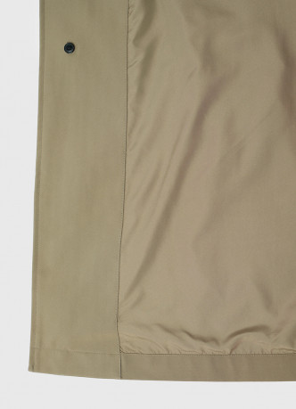 Плащ на пуговицах