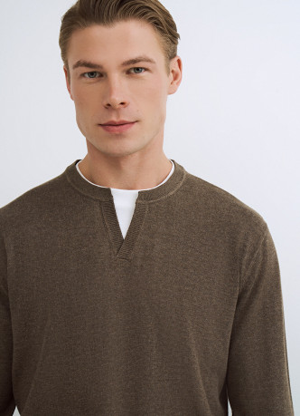 Джемпер с V-вырезом