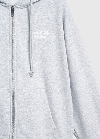 Толстовка на молнии с вышивкой