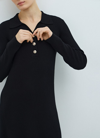 Вязаное платье миди с воротником-поло