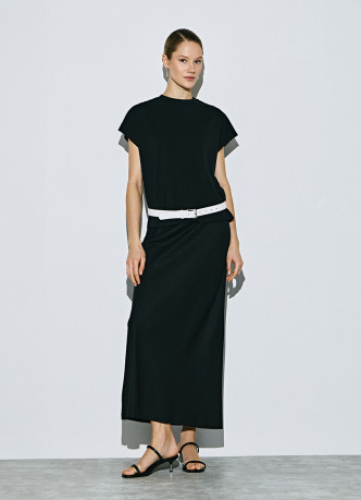 Футболка со спущенным плечом