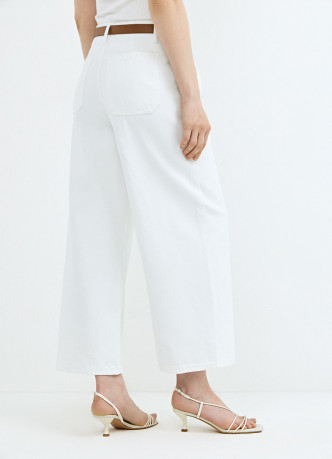 Укороченные широкие джинсы с ремнём