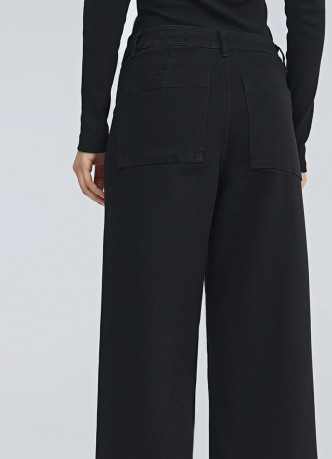 Укороченные широкие джинсы