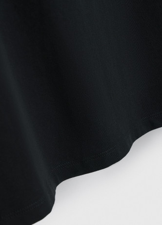 Футболка со спущенным плечом