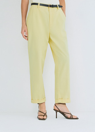 Чиносы с ремнём