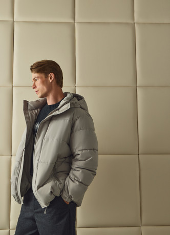 Утеплённая куртка с капюшоном