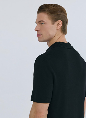 Вязаное поло с коротким рукавом