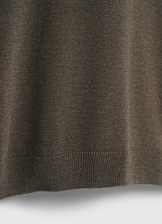 Вязаная футболка из пряжи