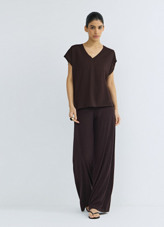 Футболка с V-образным вырезом