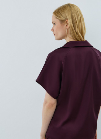 Сатиновая блузка с коротким рукавом