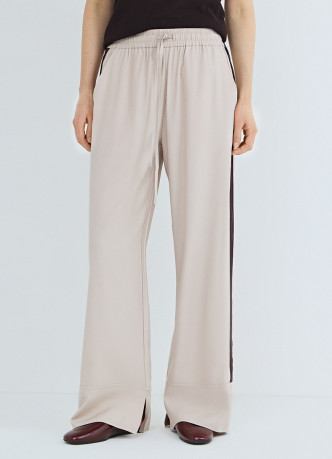 Прямые брюки с лампасами