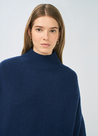 Свитер из мягкой пряжи с шерстью