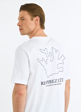 Футболка с вышивкой