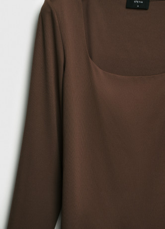 Лонгслив с квадратным вырезом