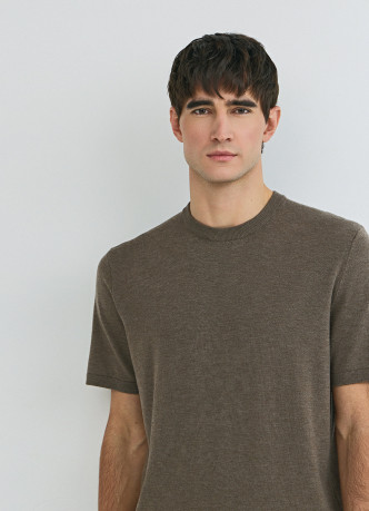 Вязаная футболка из пряжи