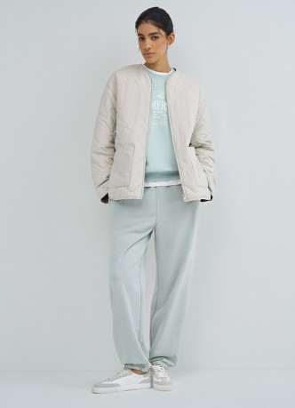 Легкая стеганая утепленная куртка