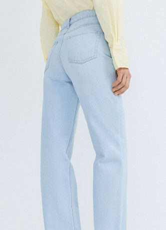 Прямые джинсы с высокой посадкой