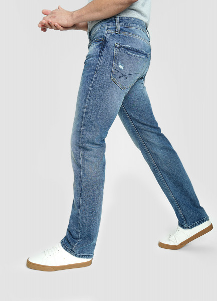 Прямые джинсы с интенсивными потёртостями