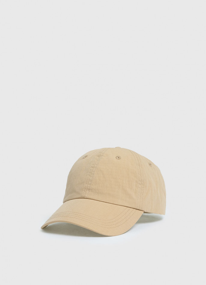 Бейсболка из прочной ткани