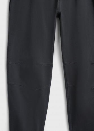 Джоггеры из эластичной ткани