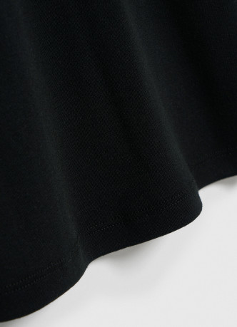 Футболка в рубчик с V-образной горловиной