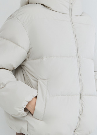 Утеплённая куртка с капюшоном