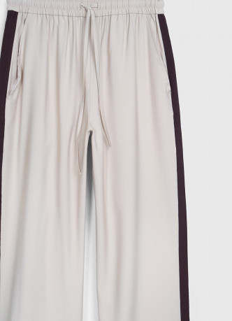 Прямые брюки с лампасами