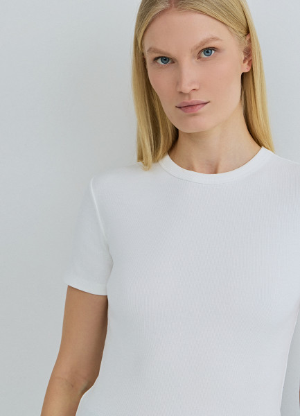 Футболка в рубчик Белый 999₽