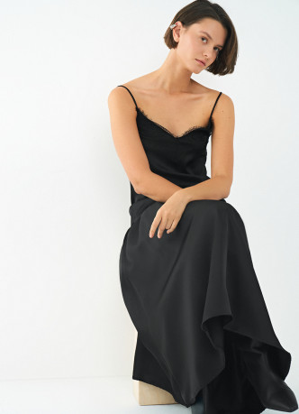 Платье с расклёшенной юбкой и кружевом