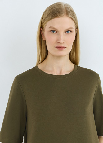 Платье-футболка с разрезом