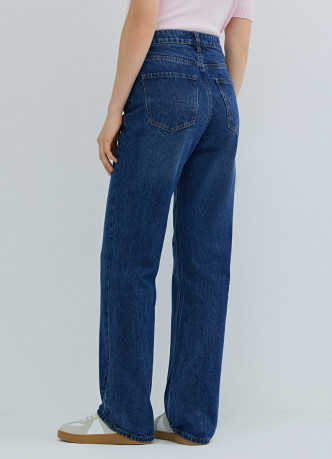 Прямые джинсы с высокой посадкой