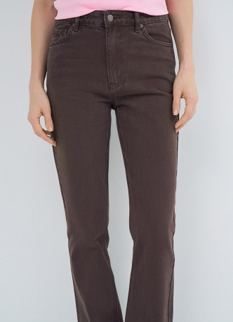 Прямые джинсы со средней посадкой