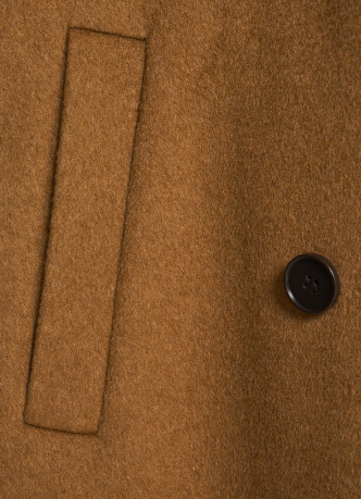 Длинное двубортное пальто с шарфом