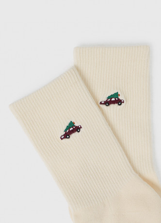 Носки в рубчик с вышивкой