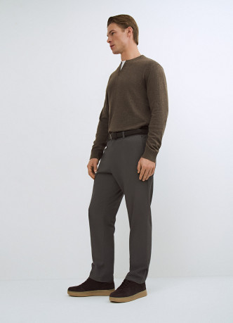 Чиносы с ремнём