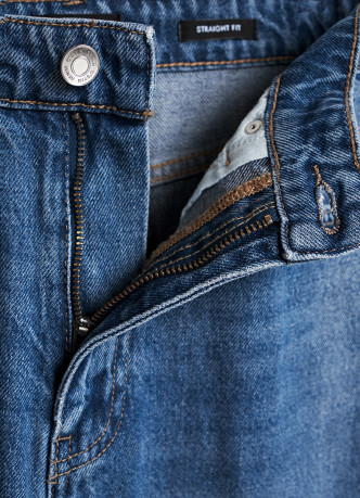 Прямые джинсы с высокой посадкой