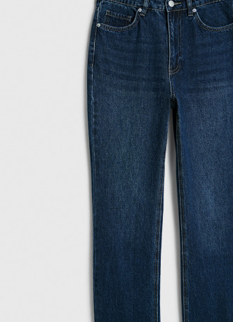Прямые джинсы с высокой посадкой