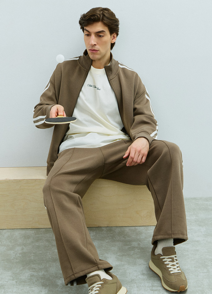 Трикотажные брюки с лампасами